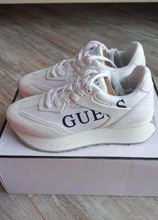 Кросівки guess