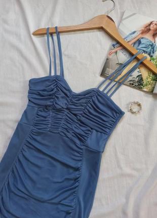 Голубое платье миди по фигуре со сборкой/драпировкой5 фото