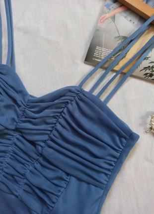 Голубое платье миди по фигуре со сборкой/драпировкой6 фото