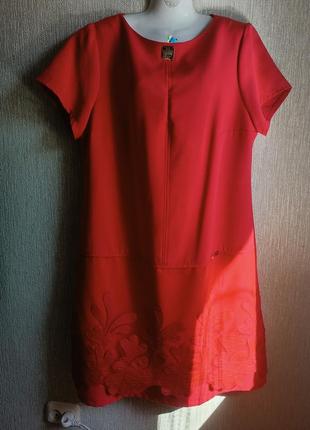 Красивое красное платье