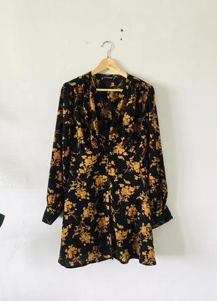 Коротка сукня prettylittlething