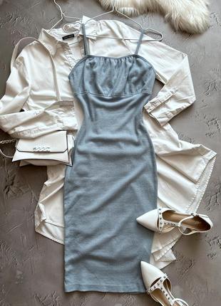 Блакитна фігурна сукня міді1 фото