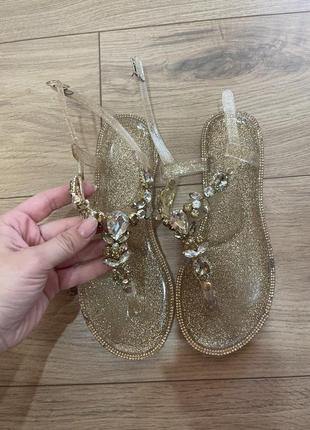 Вьетнамки с камушками
