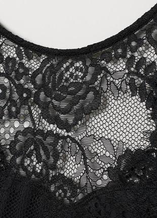 Коротка вечірня коктельна сукня з мереживом гіпюром h&m чорна з глибоким вирізом6 фото
