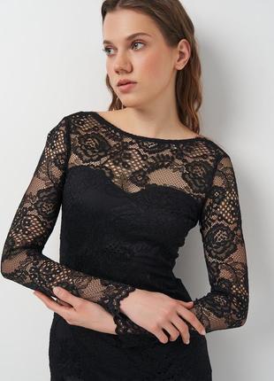 Коротка вечірня коктельна сукня з мереживом гіпюром h&m чорна з глибоким вирізом3 фото