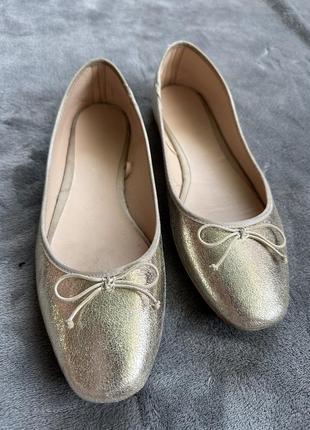 Балетки золотистые туфли классические сияющие