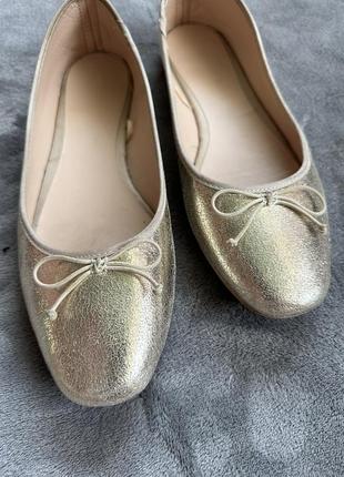 Балетки золотистые туфли классические сияющие