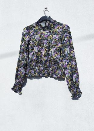 Є акція красивая цветочная блуза vero moda