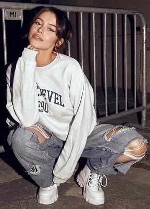 Крутые рваные джинсы prettylittlething6 фото