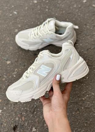 Кросівки з натуральної шкіри в бежевому кольорі