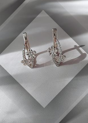 🛍 серьги серебро с золотом цирконий белый цветок цветочек  два цветка4 фото