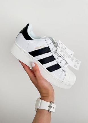 Розкішні жіночі кросівки на платформі suits adidas superstar xlg 2w platform white black premium білі