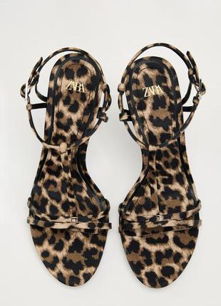 Босоніжки леопард zara