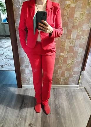 Красный трикотажный костюм1 фото