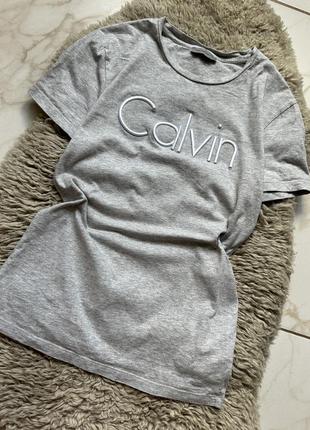 Классная летняя футболка от calvin klein jeans