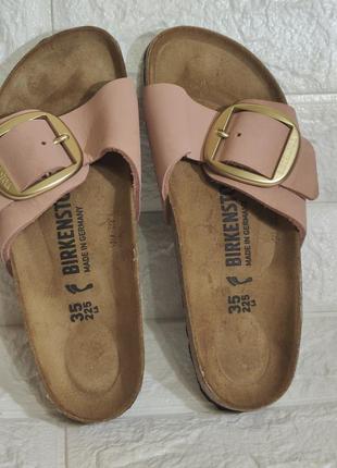 Шлепанцы из нубука birkenstock madrid big buckle цвет розовый.7 фото