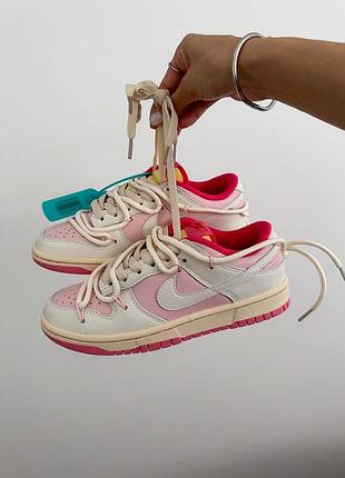 Прекрасные женские кроссовки nike sb dunk low off white pink cream laces premium бежевые с розовым