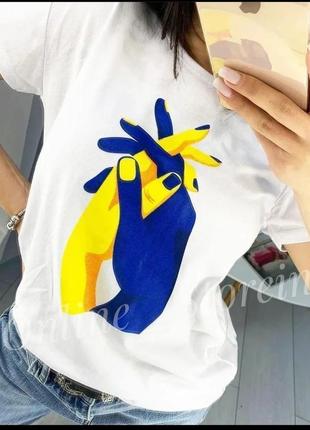 Белая патриотическая футболка