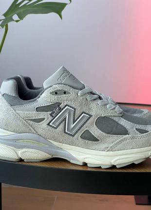 Женские кроссовки нью беланс 990в3 серые / new balance 990v3 x levi’s elephant skin9 фото