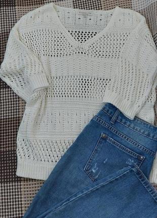 Біла жіноча футболка