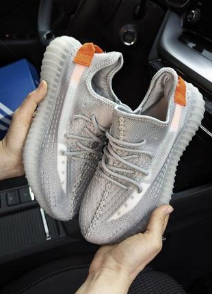 Женские кроссовки adidas yeezy boost 350 v2 серые с оранжевым