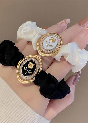 Сатиновая резинка для волос с кулоном медальоном французская роза5 фото