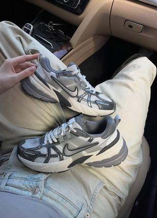 Кроссовки nike wmns v2k runtekk 'pure platinum wolf grey'