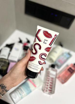 Преміальний  лосьйон для тіла just a kiss victoria’s secret