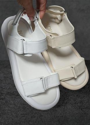 Повністю натуральна шкіра! дуууже зручні,м"якенькі босоніжки на липучках.два кольори4 фото