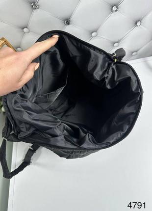 Женская стильная и качественная сумка рюкзак из стеганой плащевки черная9 фото