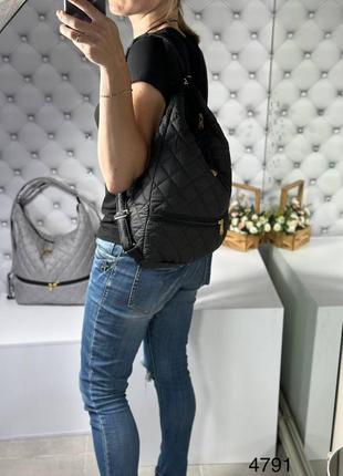 Женская стильная и качественная сумка рюкзак из стеганой плащевки черная5 фото