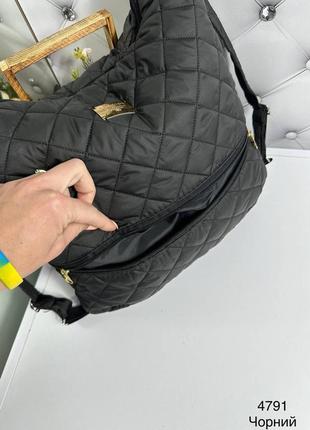 Женская стильная и качественная сумка рюкзак из стеганой плащевки черная7 фото