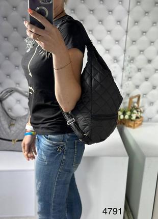 Женская стильная и качественная сумка рюкзак из стеганой плащевки черная8 фото