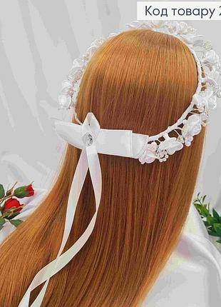 Віночок з ніжними квітоками та бусинками, білого кольору, ручна робота