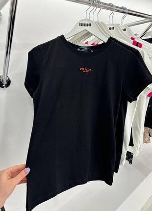 Жіноча футболка prada✨