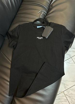 Женская футболка prada