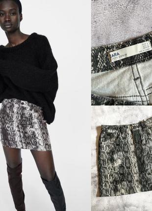 Юбка джинсовая zara со змеиным принтом