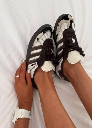 Жіночі кросівки adidas samba
“cow print” / smb