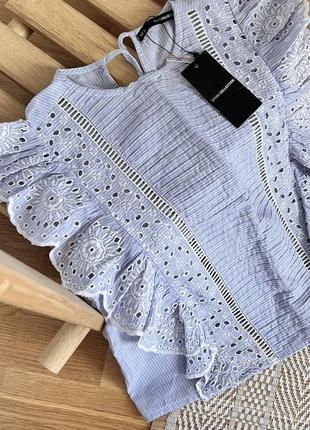 Майка с рюшами и сеткой