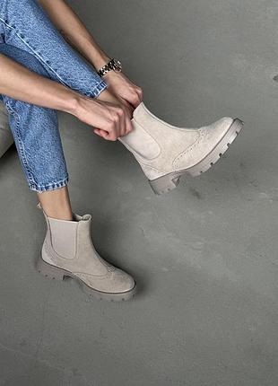 Замшеві бежеві челсі осінь зима черевики демі демісезонні беж класичні чоботи на байці хут...