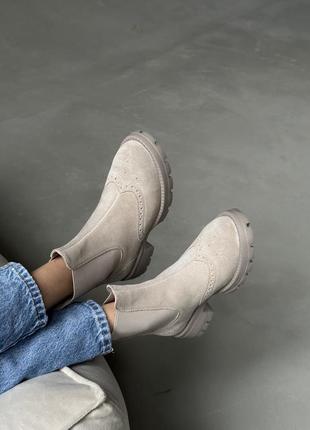Замшеві бежеві челсі осінь зима черевики демі демісезонні беж класичні чоботи на байці хут...