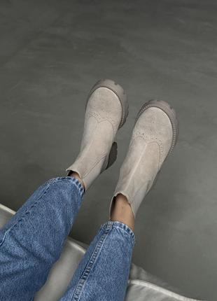 Замшеві бежеві челсі осінь зима черевики демі демісезонні беж класичні чоботи на байці хут...