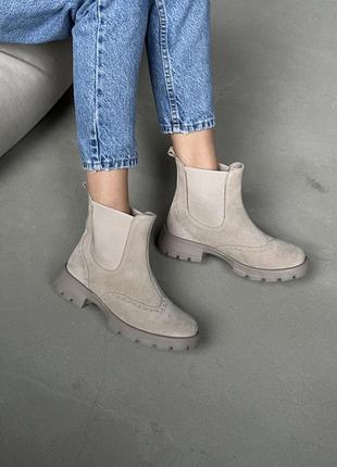 Замшеві бежеві челсі осінь зима черевики демі демісезонні беж класичні чоботи на байці хут...