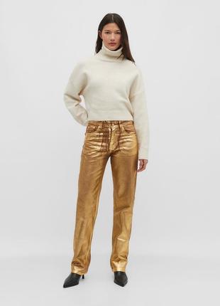 Джинсы stradivarius с золотыми потертостями, напылением.