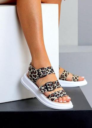 Леопардові босоніжки