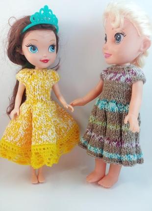 Вязаное платье для куклы диснея3 фото