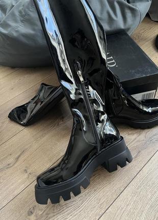 Высокие лаковые ботфорты raid london