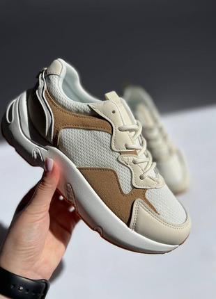 Повсякденні жіночі кросівки