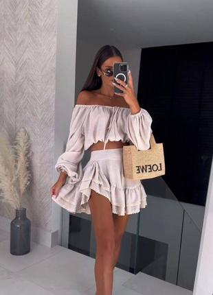 Легкий воздушный костюм-двойка: укороченная блуза с объемными рукавами и юбка с кружевом🌸