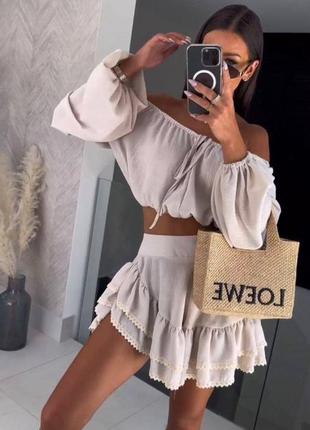 Легкий воздушный костюм-двойка: укороченная блуза с объемными рукавами и юбка с кружевом🌸